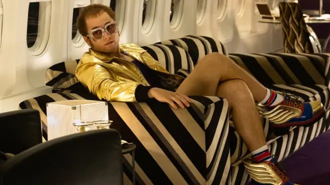 El actor Taron Egerton interpretó a Elton John en el filme biográfico "Rocketman".