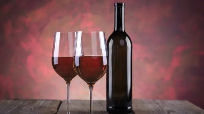 रेड वाईन प्रातिनिधिक छायाचित्र