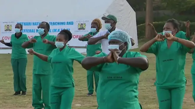 Coronavirus ; la Zumba pour des infirmiers au Kenya