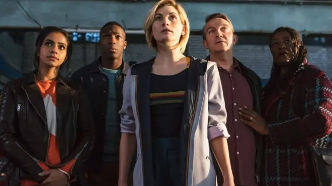 Стивен Кели је похвалио продукцију за побољшање, рекавши да све изгледа много боље