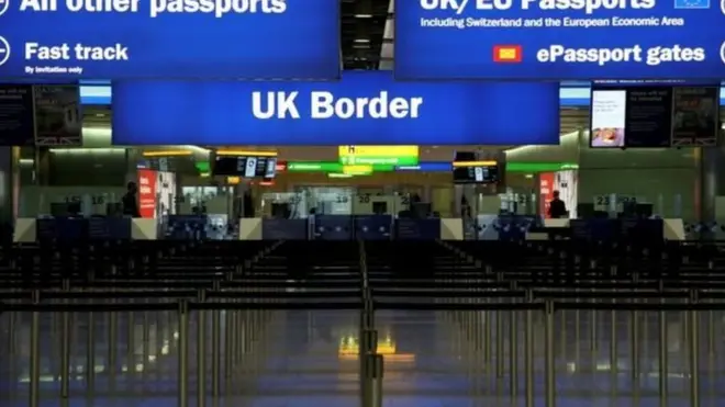 تريزا ماي تقول:"عندما صوت الناس في 23 يونيو/حزيران الماضي، فإنهم صوتوا لنا للسيطرة على قوانين الهجرة الخاصة بأولئك القادمين من الاتحاد الأوروبي لبريطانيا."