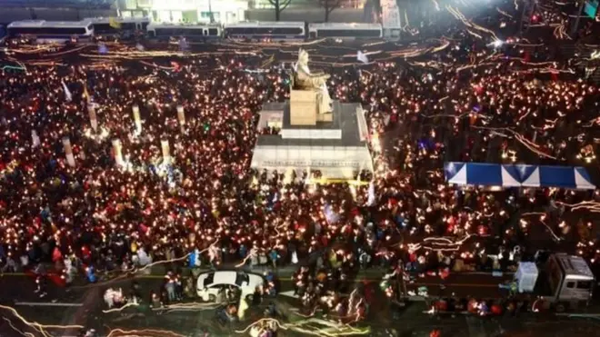 صدر پاک گن ہے کے خلاف مظاہروں کا سلسلہ گذشتہ پانچ ہفتوں سے جاری ہے