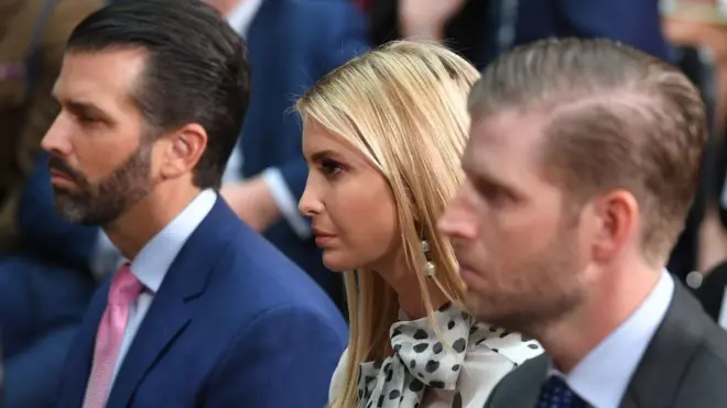 Donald Trump Jr, Ivanka Trump y Eric Trump son acusados en la demanda.