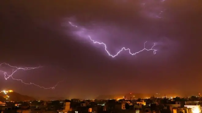 الصواعق تقتل عشرات كل عام في الهند.