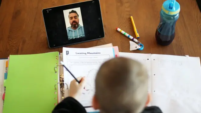 Procenjuje se da je kinesko tržište onlajn nastave vredno oko 120 milijardi dolara