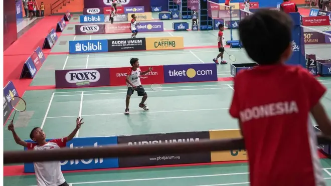 Sejumlah anak mengikuti Audisi Umum Beasiswa Bulu Tangkis 2019 PB Djarum di GOR Satria Purwokerto, Banyumas, Jawa Tengah, Minggu (8/9).