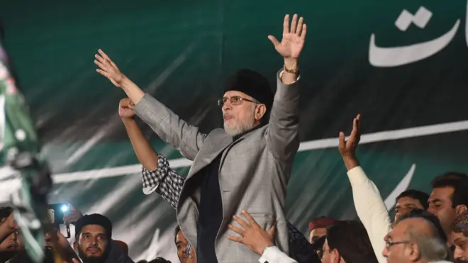 پاکستان عوامی تحریک کے قائد (فائل فوٹو)