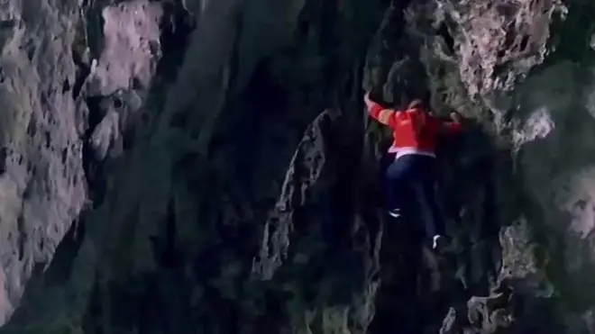 ผู้หญิงปีนหน้าผา