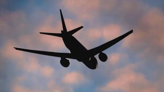 En términos de exposición a la radiación, un vuelo de Tokio a Londres equivale a una radiografía de tórax.