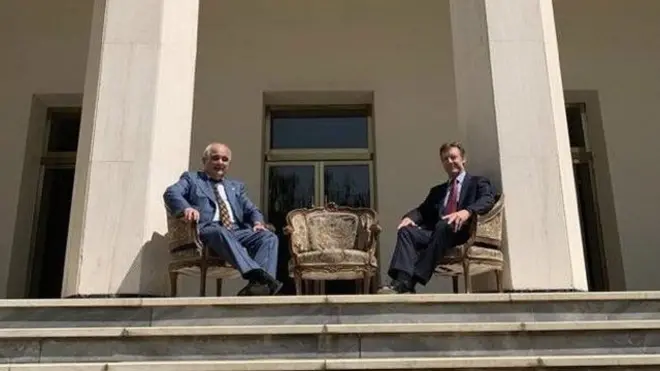سایمون شرکلیف در سمت راست و لوان جاگاریان در سمت چپ تصویر به ترتیب سفرای بریتانیا و روسیه در ایران هستند