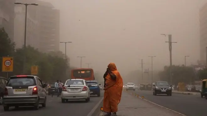 عواصف ترابية تتسبب في مقتل نحو 125 شخصا وإصابة العشرات في ولايتي أوتار براديش وراجاستان في شمالي الهند.