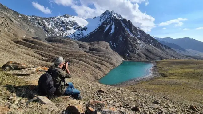 Алайда петроглифтер табылган жерден көмүр казуу иштери жүргүзүү аракеттери болгону коомдук сайттарда кызуу талкууга түштү