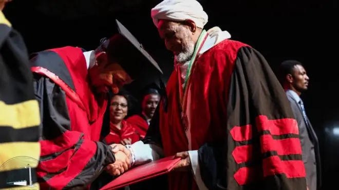 Muftii Haji Umar Idiriis MM Abiy Ahimad harkaa Doktora Kabajaa yeroo fudhatan