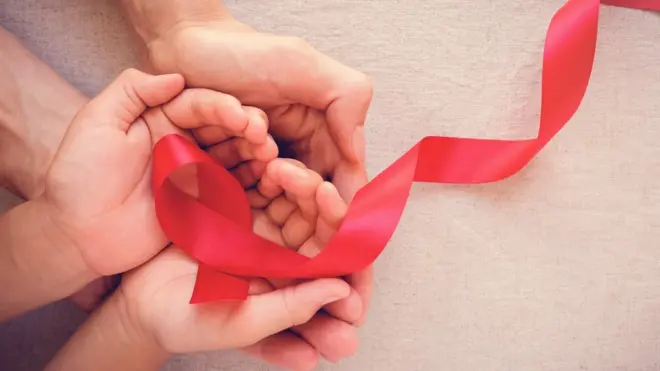 Crvena traka koristi se kao simbol borbe protiv AIDS-a