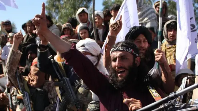 امریکہ اور افغان طالبان کے درمیان معاہدے کے بعد طالبان نے ’فتح‘ کا جشن منایا تھا (فائل فوٹو)