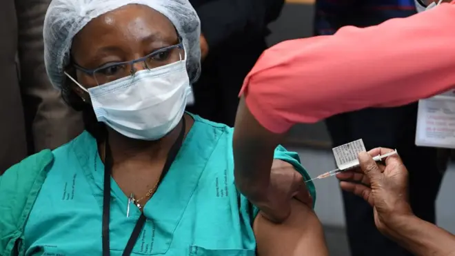 La plupart des pays donnent la priorité aux agents de santé