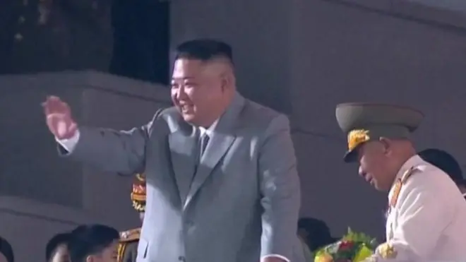 조선중앙텔레비전이 보도한 열병식 장면