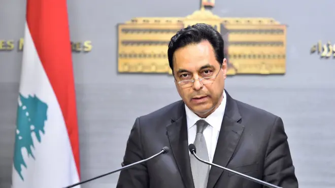 Diab hizo pública la renuncia del gabinete en pleno.