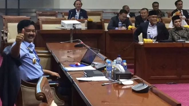 Calon Panglima TNI Marsekal Hadi Tjahjanto di hadapan anggota Komisi I DPR, Rabu (06/112)