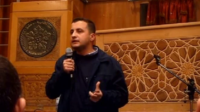 نضم يحي مبادرة لتنظيف شوارع مدينة داريا عام 2003 واعتقل على اثرها لمدة ثلاث سنوات