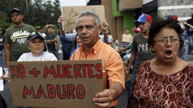 Residentes en San Cristóbal, estado Táchira, protestaron tras la muerte de la joven Paola Ramírez.