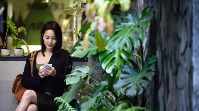 كيف "يثور" العمال في تايوان على ثقافة العمل لساعات طويلة؟