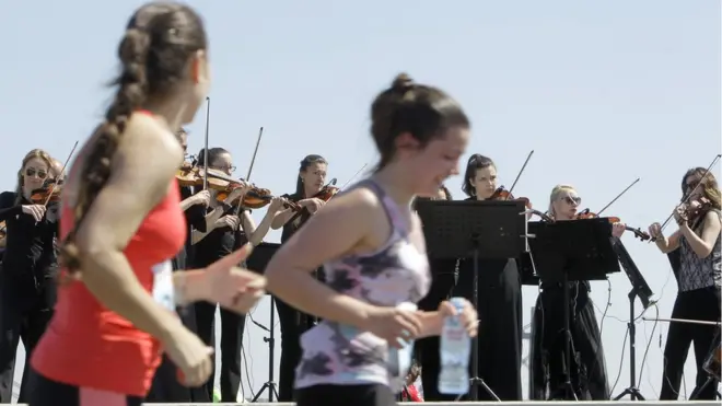 الركض يشعر الناس بالسعادة