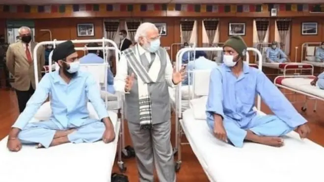 وادی گلوان سے واپس آنے والے فوجیوں سے ہسپتال میں وزیر اعظم مودی نے ملاقات کی