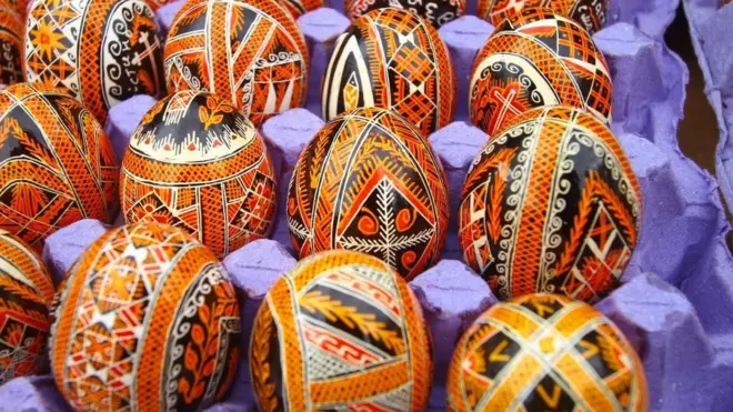 навіщо ми фарбуємо яйця і печемо паски?