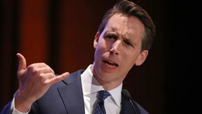 Thượng nghị sĩ Josh Hawley là người tổ chức phiên điều trần Quốc hội.