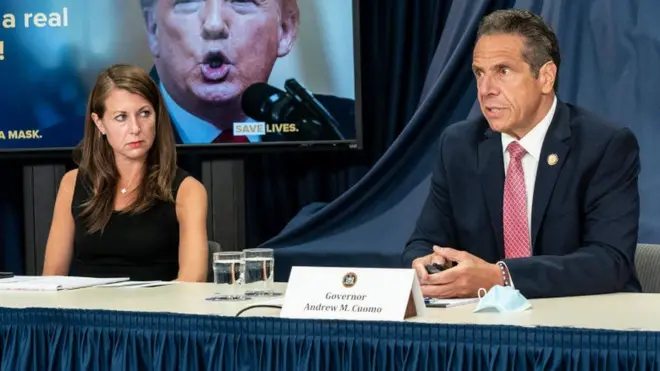 ጸሓፊት መሊሳ ዲሮሳ ትማሊ ሰንበት ብፍቓዳ ካብ መዝነታ ከም ዝወረደት ክትገልጽ እንከላ፡ ንህዝቢ ኒውዮርክ ምግልጋል ግን "ኣብ ህይወተይ እቲ ዝዓበየ ክብሪ ነይሩ" ኢላ