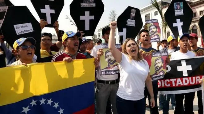 Algunos opositores protestaron el domingo de la elección presidencial.