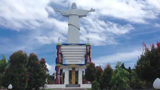 Patung Yesus di bukit Pulau Mansinam Manokwari.