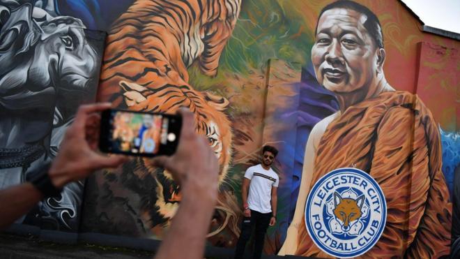 莱斯特城内一面把维猜描绘成泰国佛僧的街头壁画（28/10/2018）