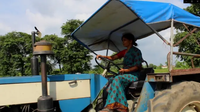 ట్రాక్టర్ మహిళ