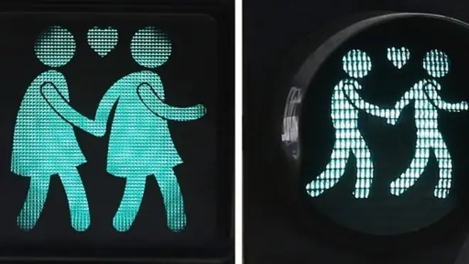 간성은 성 정체성과는 별개로 간주한다.