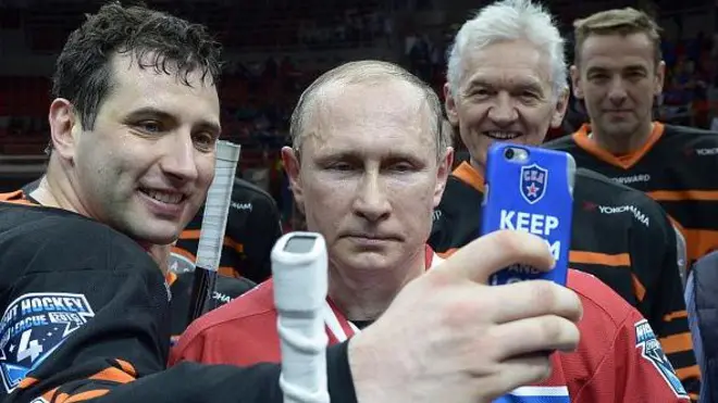 Селфи Путина и Ротенберга после хоккейного матча