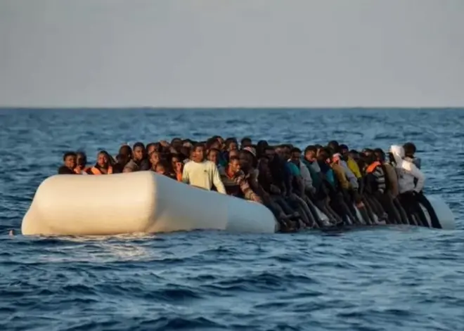 Migrants sur un bateau gonflable