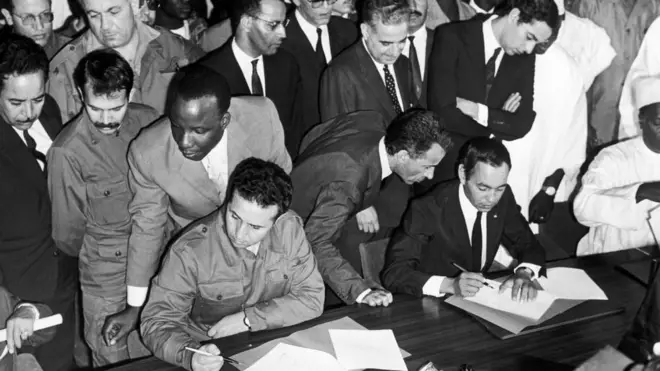 قصة حرب الرمال بين المغرب والجزائر