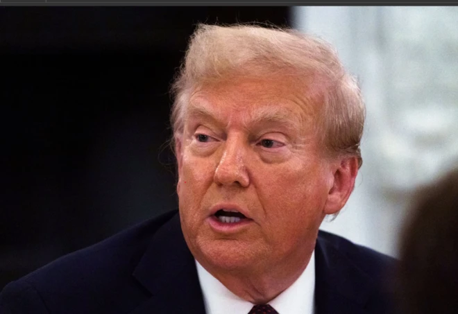 डोनाल्ड ट्रंप