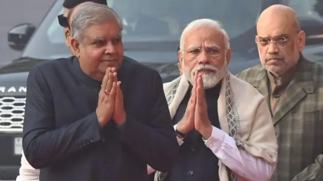 74 سالہ جگدیپ دھنکھر نے اگست 2022 میں نائب صدر بنے تھے اور اس عہدے پر اُن کی مدت میعاد سنہ 2027 تک تھی۔