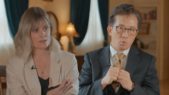 리일규 전 참사가 진 맥켄지 BBC 서울 특파원과 대화를 나누고 있다