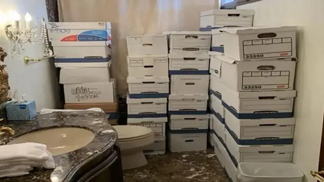 صناديق تحوي وثائق