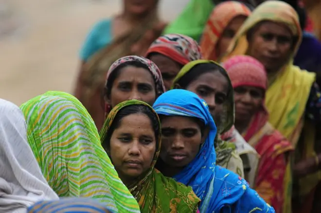 দ্রব্যমূল্যের উর্ধ্বগতিতে মানুষের জীবন চালানো কঠিন হয়ে গেছে।