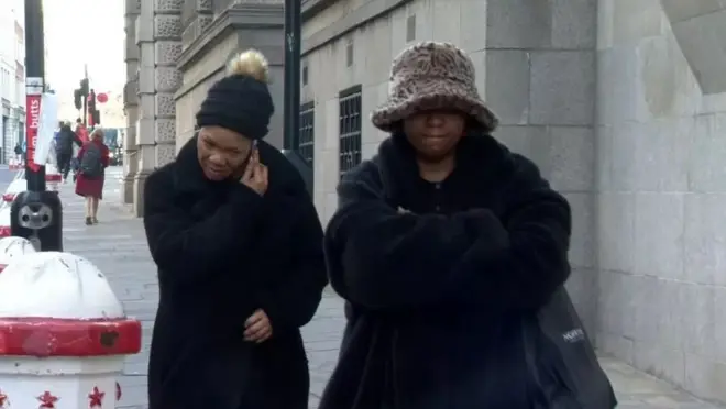 Beatrice Ekweremadu na nwa ya nwaanyị bụ Sonia na mpụta ụlọikpe Old Bailey na London