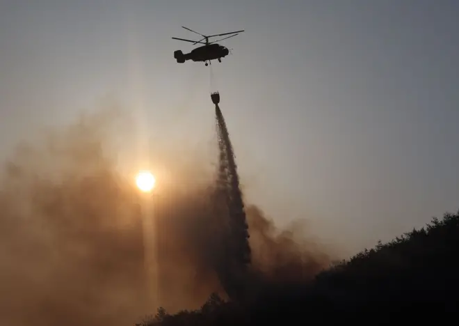 산불 진화에 동원된 헬기