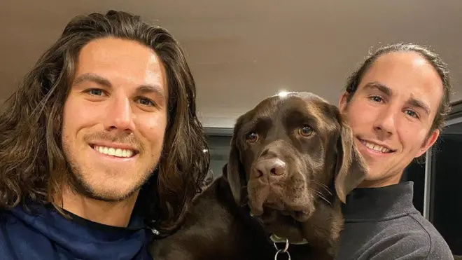 جیک و کالوم رابینسون ۳۰ و ۳۳ ساله اهل پرت استرالیا و دوست آمریکایی آنها جک کارتر رود ۳۰ ساله، در ماه آوریل در انسنادا مکزیک ناپدید شدند