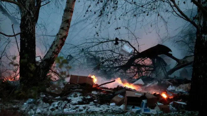 горящие обломки