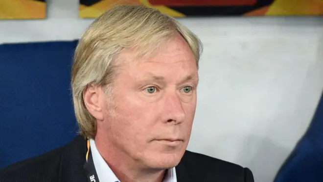 Головний тренер ФК "Динамо" Олексій Михайличенко спостерігає за матчем Ліги Європи УЄФА між "Динамо" та "Мальме" в Києві, 19 вересня 2019 року