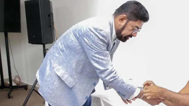 ප්‍රමිතියෙන් තොර ප්‍රතිදේහ ඖෂධ මිලදී ගැනීමේ සිද්ධිය සම්බන්ධයෙන් රක්ෂිත බන්ධනාගාර ගත කර සිටින හිටපු සෞඛ්‍ය අමාත්‍ය කෙහෙළිය රඹුක්වැල්ල ඇතුළු සැකකරුවන් (පෙබරවාරි 29 වැනිදා) දක්වා තවදුරටත් රක්ෂිත බන්ධනාගාර ගත කරන ලෙස මාලිගාකන්ද මහේස්ත්‍රාත් අධිකරණය විසින් නියම කරනු ලැබීය.